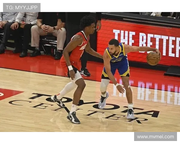 库里伤退勇士八人上双逆转活塞